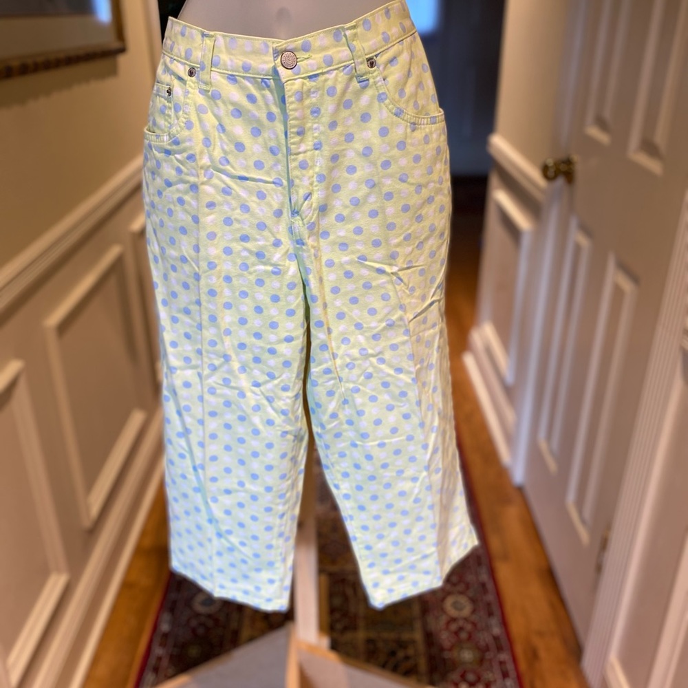 Bill Blass - Lady lime green Capri pants. 12P